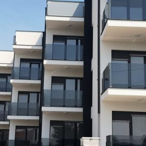 staklene-ograde-slika-121879860